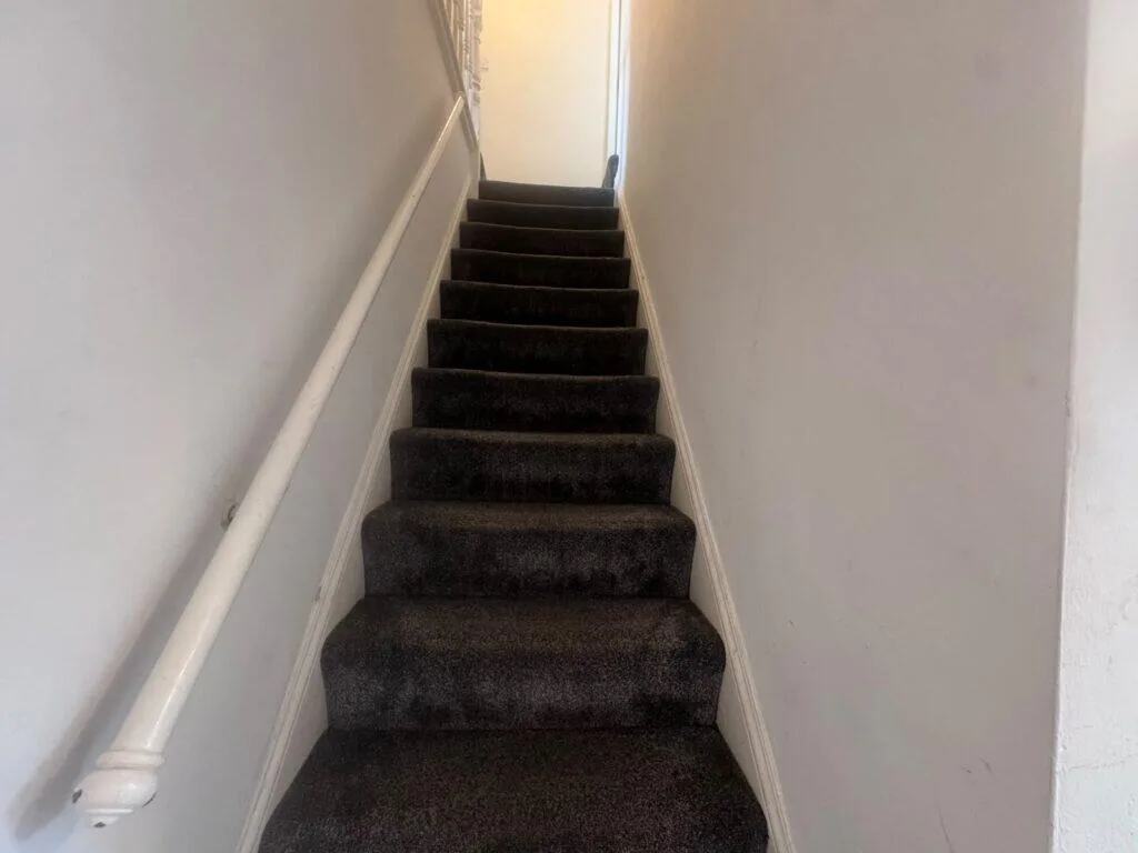 6 bedroom end of terrace house for rent