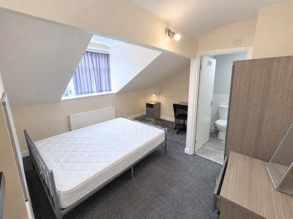 6 bedroom end of terrace house for rent