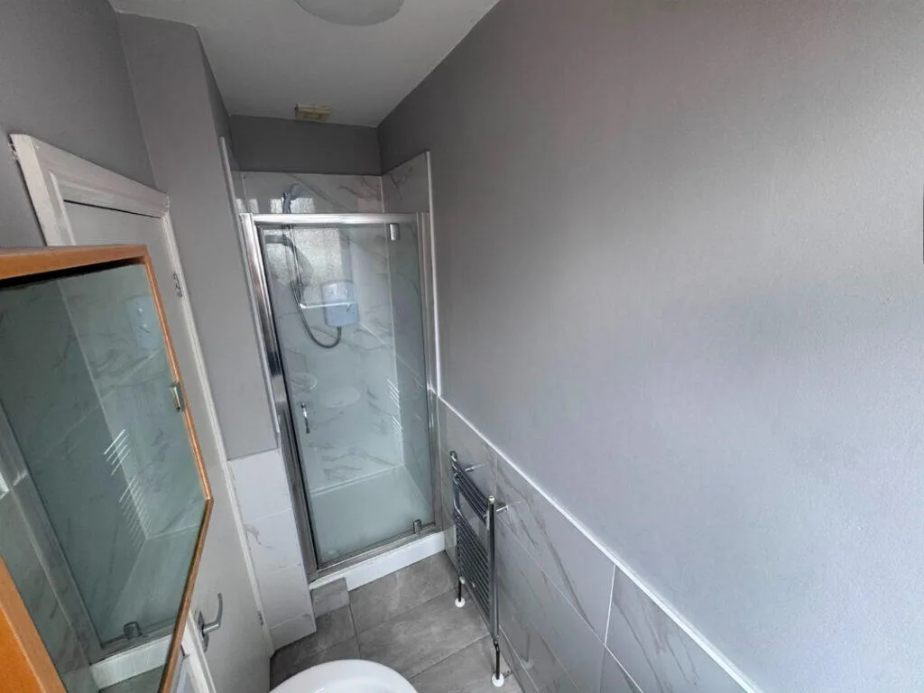 6 bedroom end of terrace house for rent