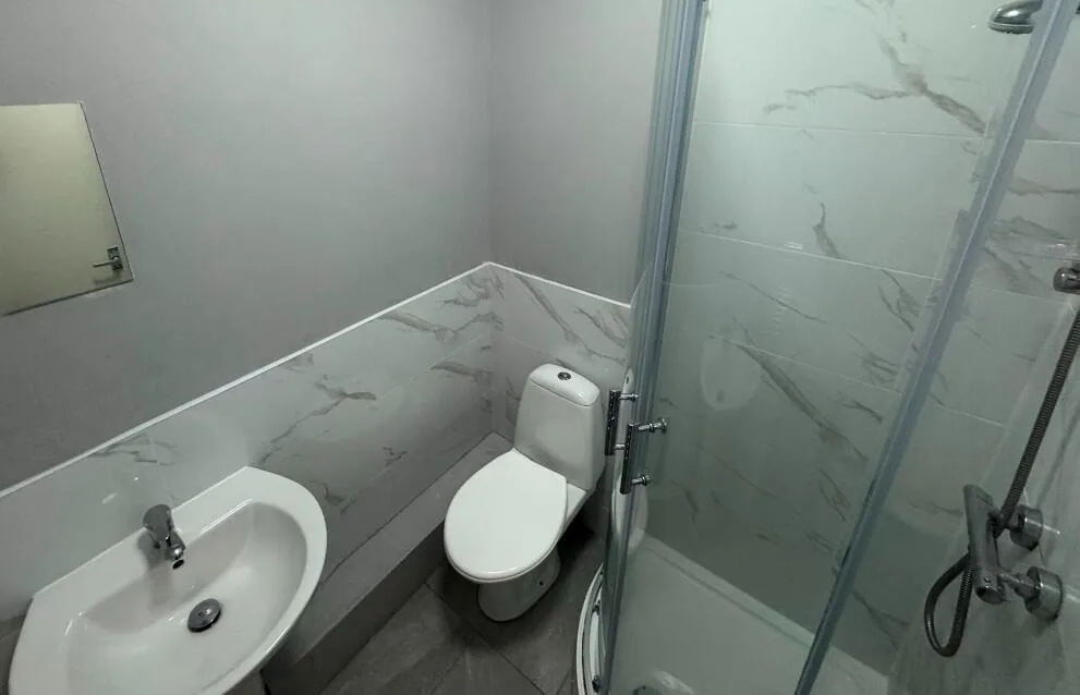 6 bedroom end of terrace house for rent