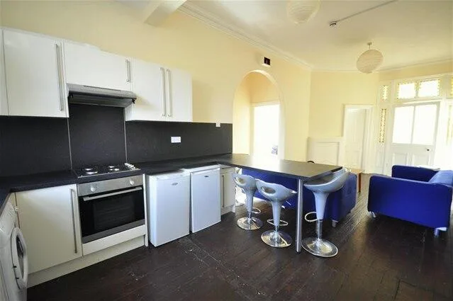 4 bedroom flat for rent