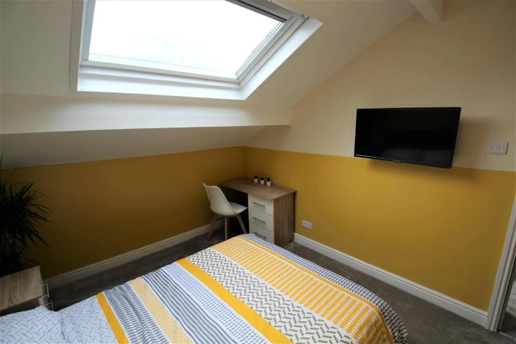 5 bedroom flat for rent