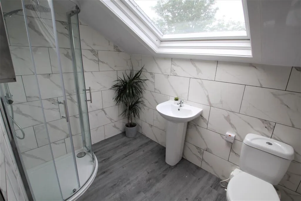 5 bedroom flat for rent