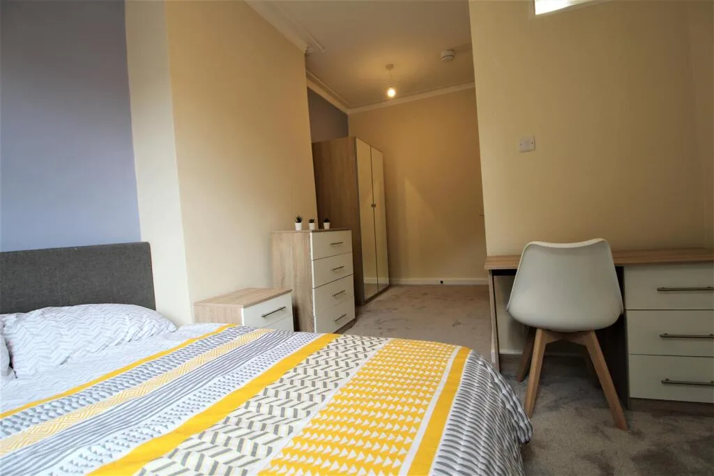 5 bedroom flat for rent