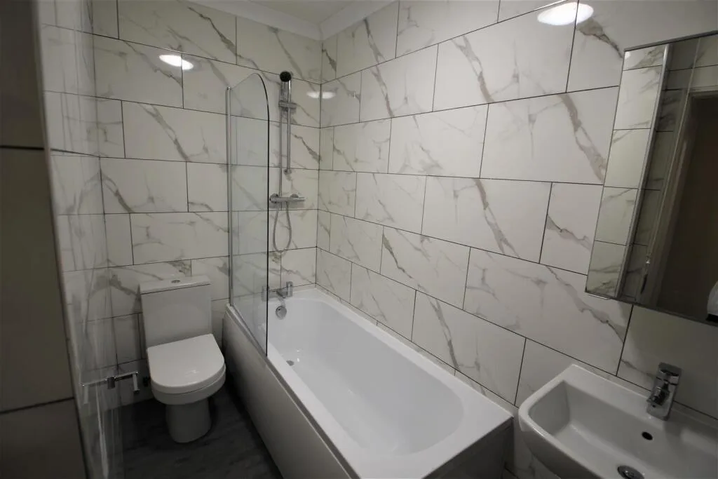 5 bedroom flat for rent
