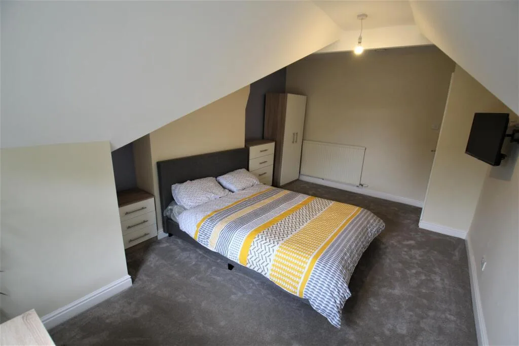 5 bedroom flat for rent