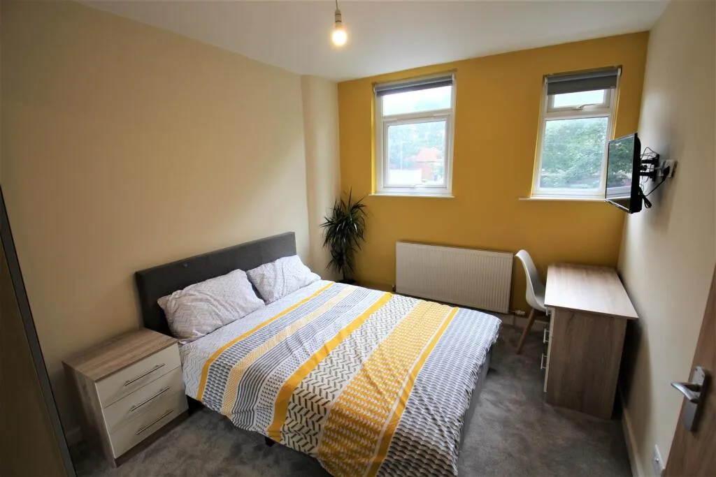 5 bedroom flat for rent
