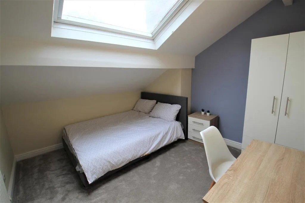 5 bedroom flat for rent