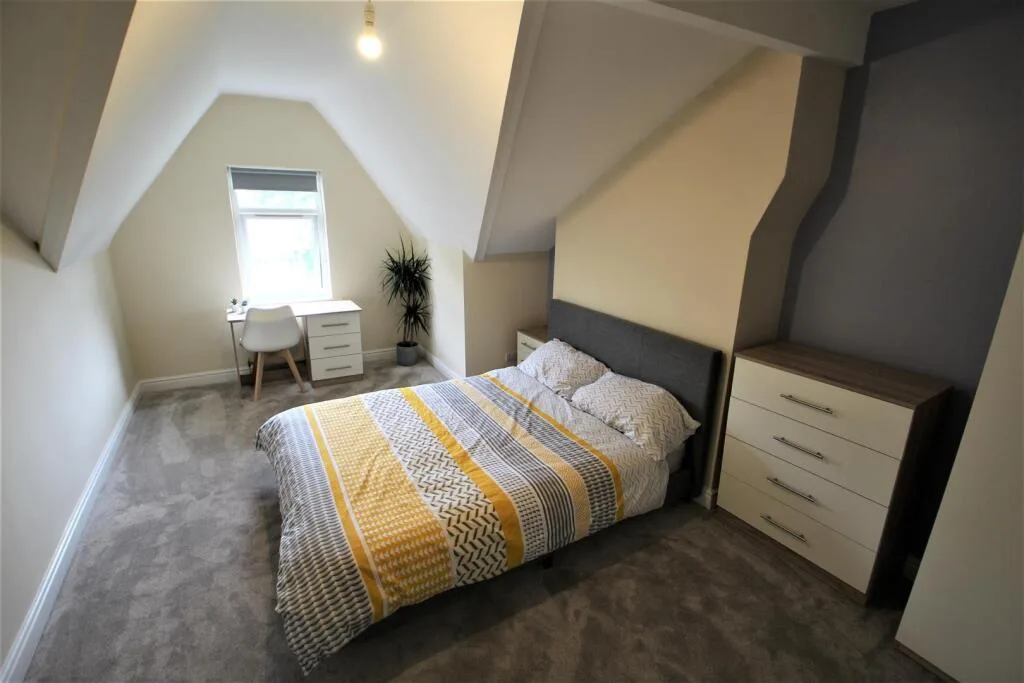 5 bedroom flat for rent