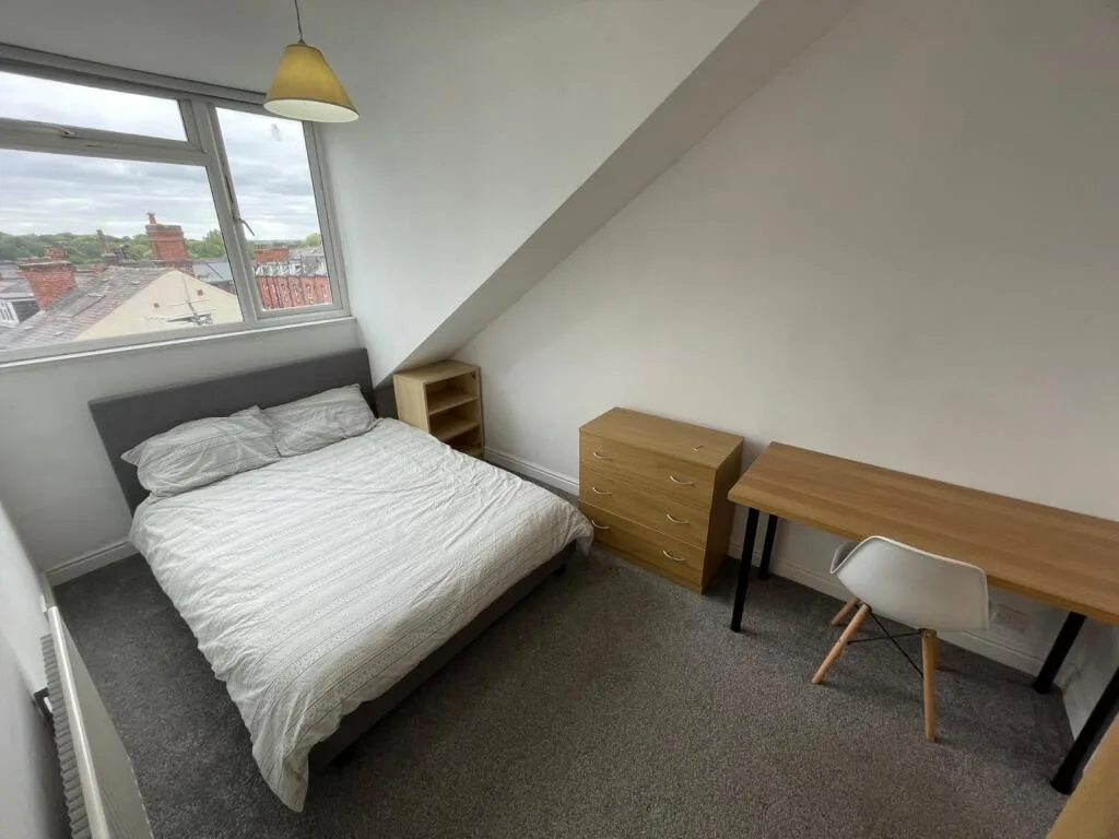 5 bedroom terraced house for rent