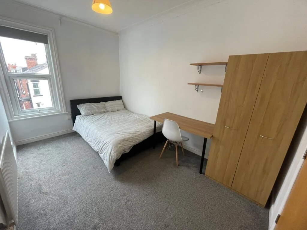 5 bedroom terraced house for rent