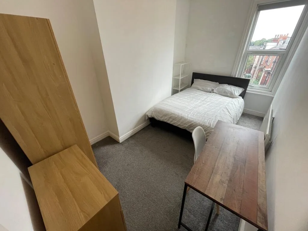 5 bedroom terraced house for rent