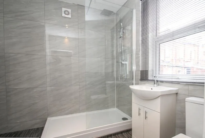5 bedroom terraced house for rent