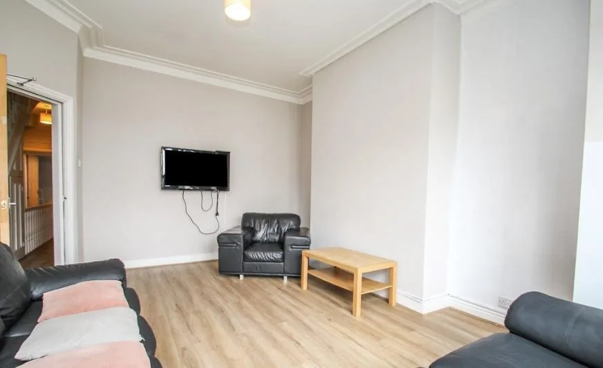 5 bedroom terraced house for rent