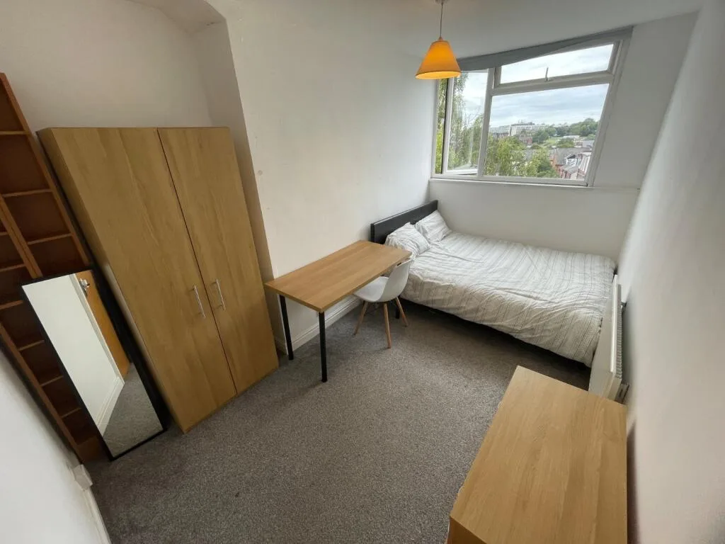5 bedroom terraced house for rent