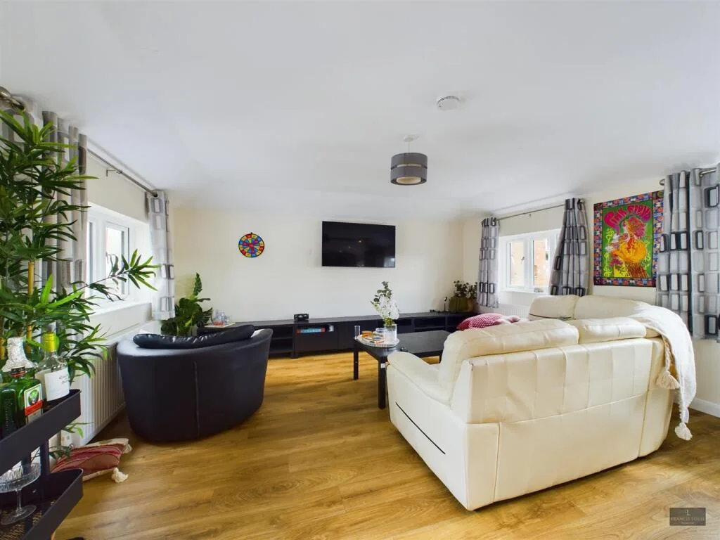 2 bedroom semi-detached house for rent