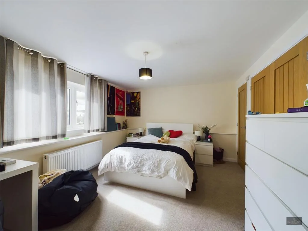 2 bedroom semi-detached house for rent