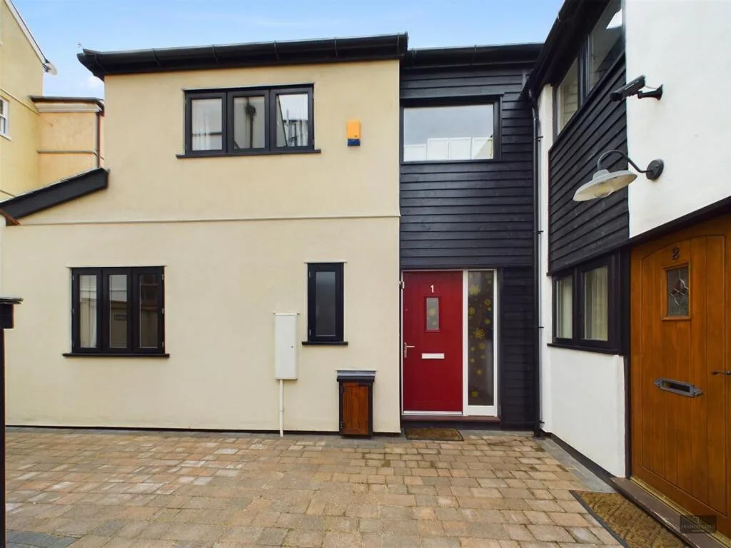 2 bedroom semi-detached house for rent