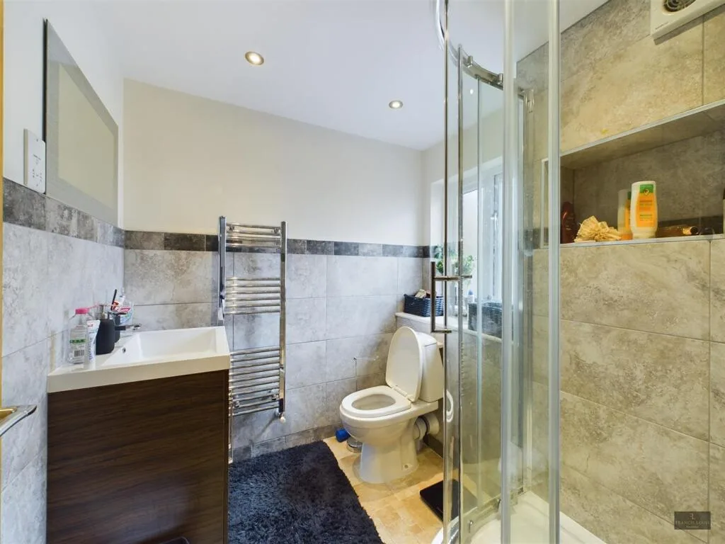 2 bedroom semi-detached house for rent