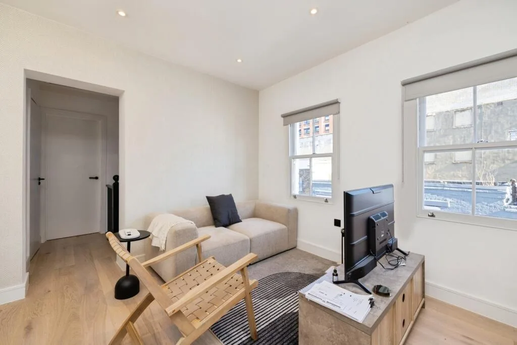 2 bedroom maisonette for rent