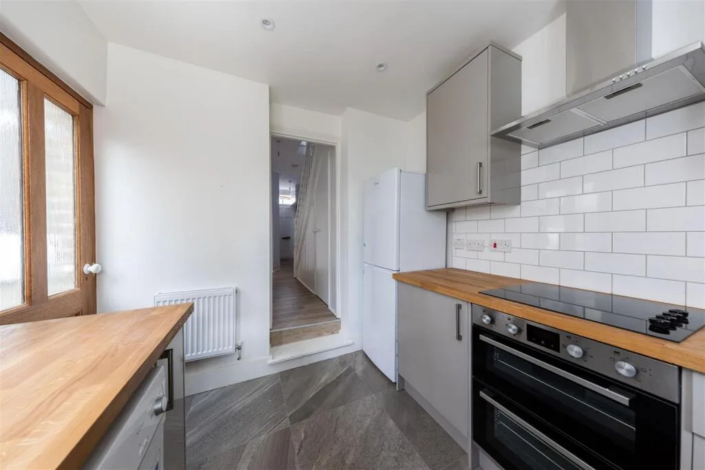 2 bedroom house for rent