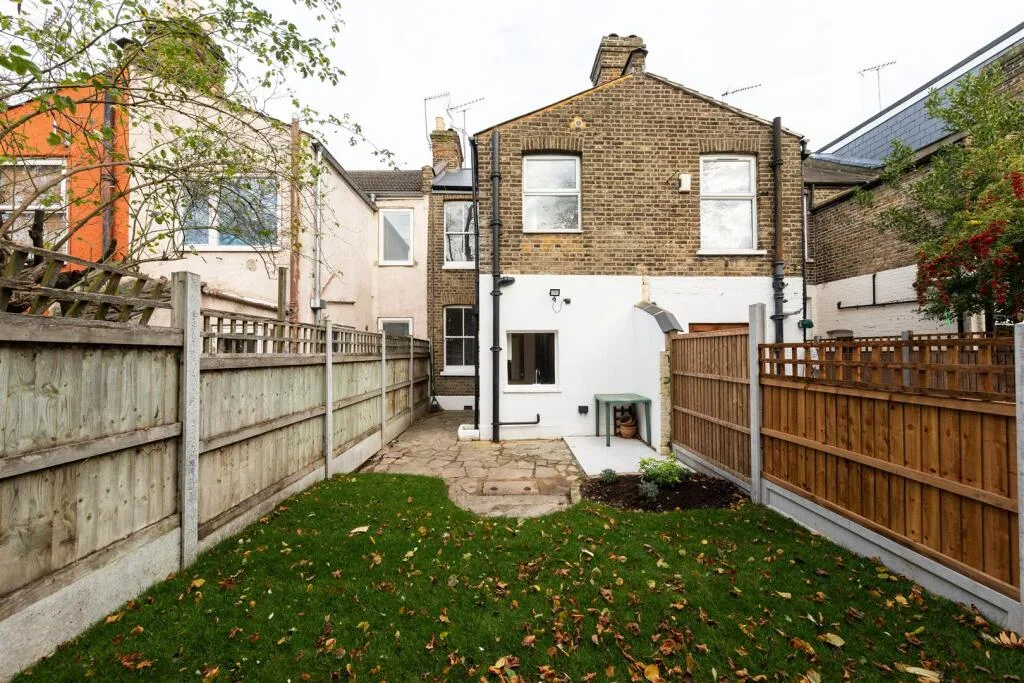 2 bedroom house for rent