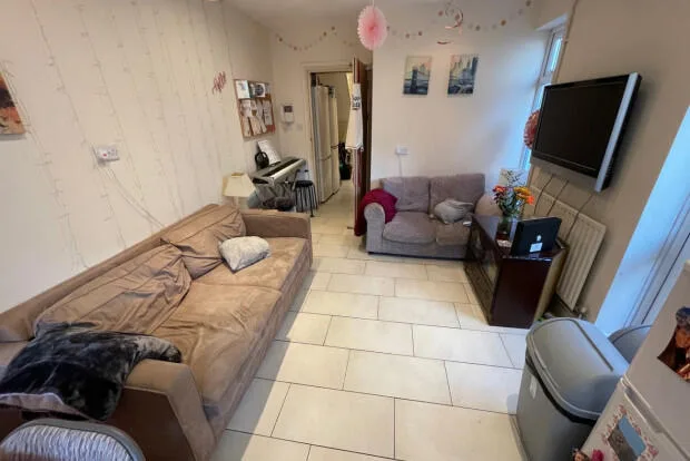 5 bedroom terraced house for rent