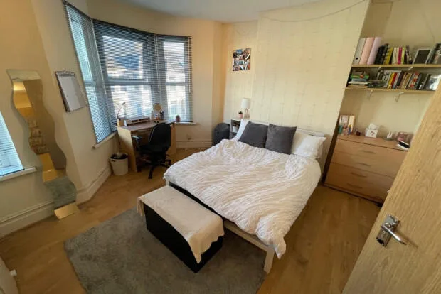5 bedroom terraced house for rent