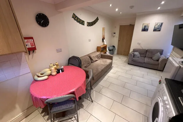 5 bedroom terraced house for rent