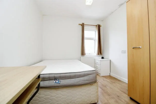 5 bedroom terraced house for rent
