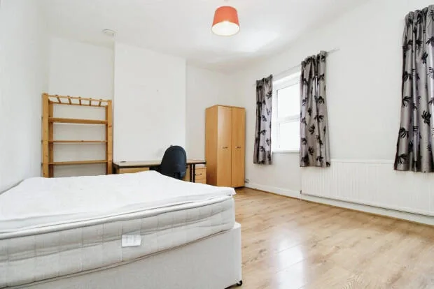 5 bedroom terraced house for rent