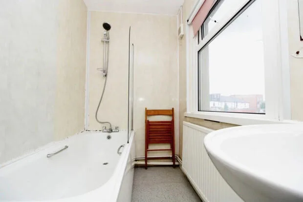 5 bedroom terraced house for rent