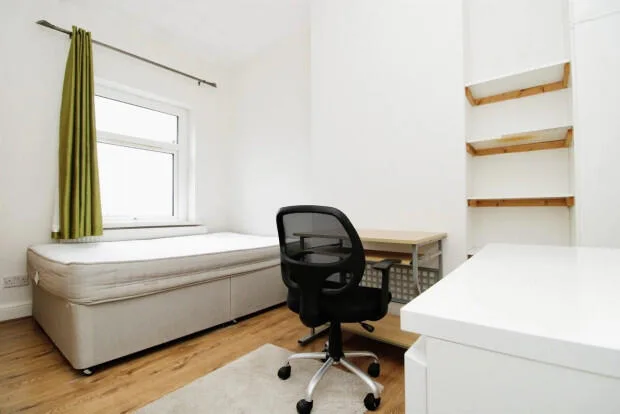 5 bedroom terraced house for rent