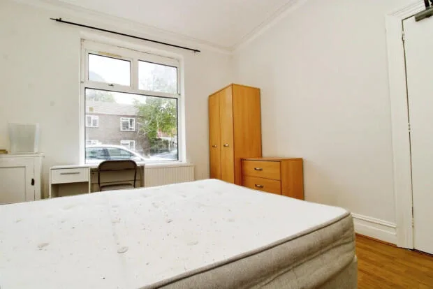 5 bedroom terraced house for rent