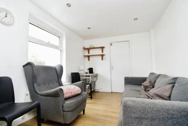 5 bedroom terraced house for rent