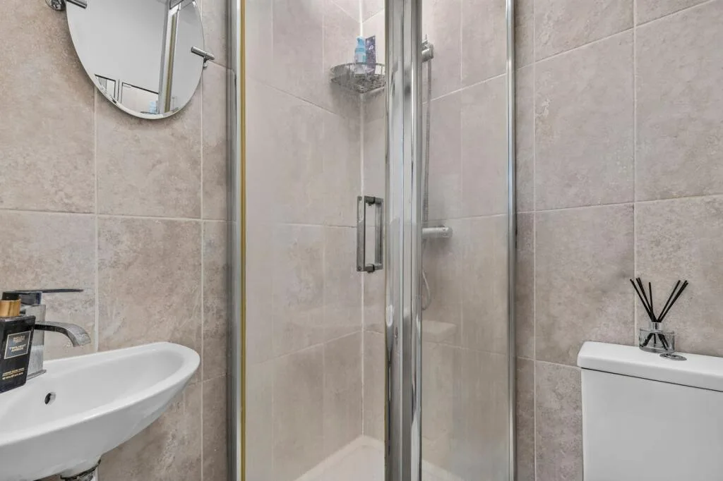 4 bedroom flat for rent