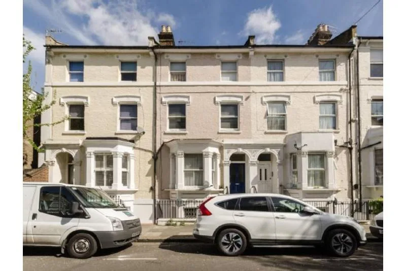 2 bedroom maisonette for rent