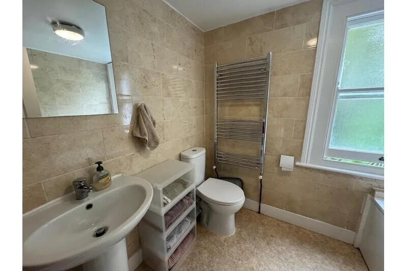 2 bedroom maisonette for rent