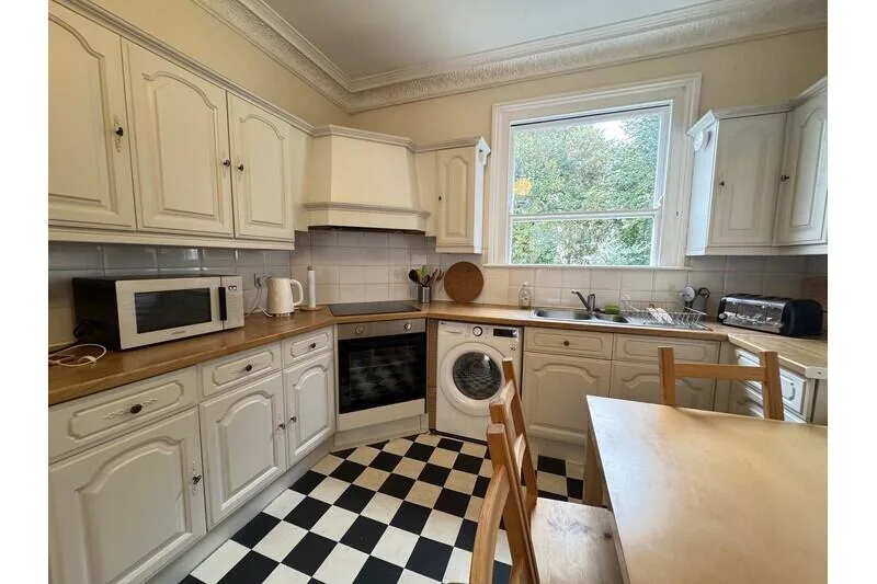 2 bedroom maisonette for rent