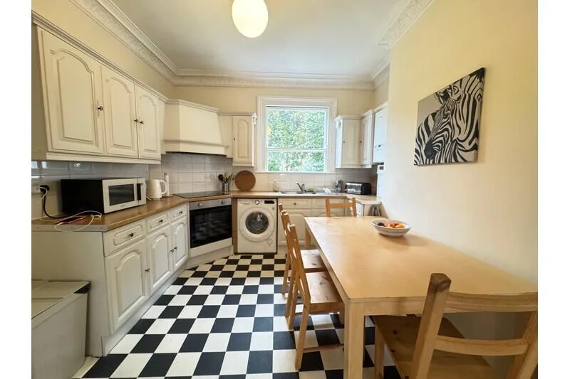 2 bedroom maisonette for rent