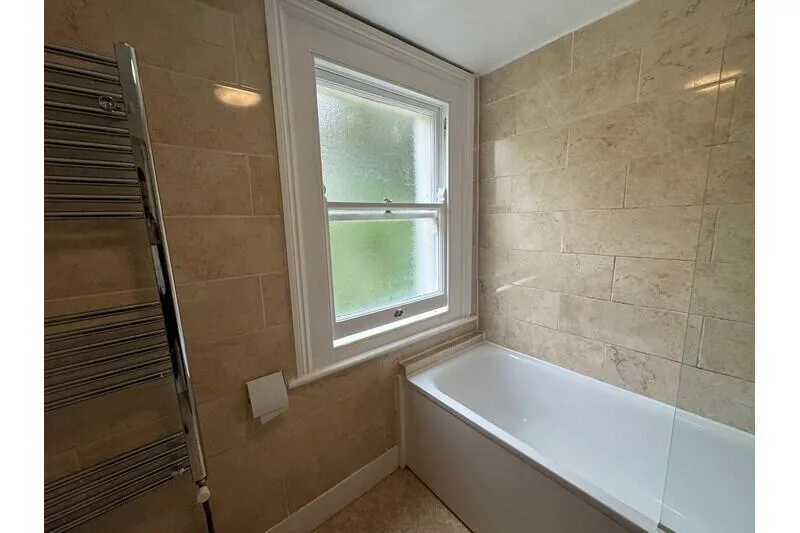 2 bedroom maisonette for rent