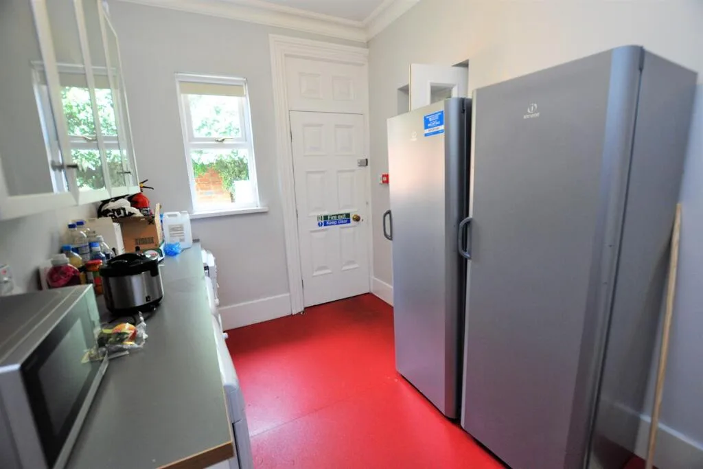 8 bedroom terraced house for rent