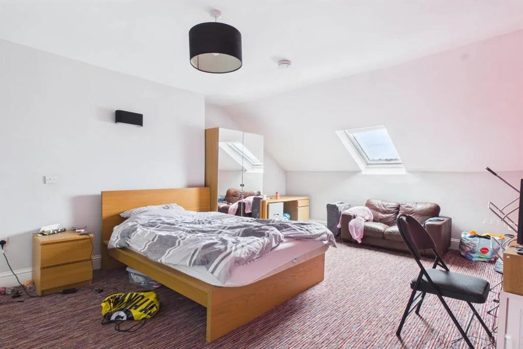 8 bedroom terraced house for rent