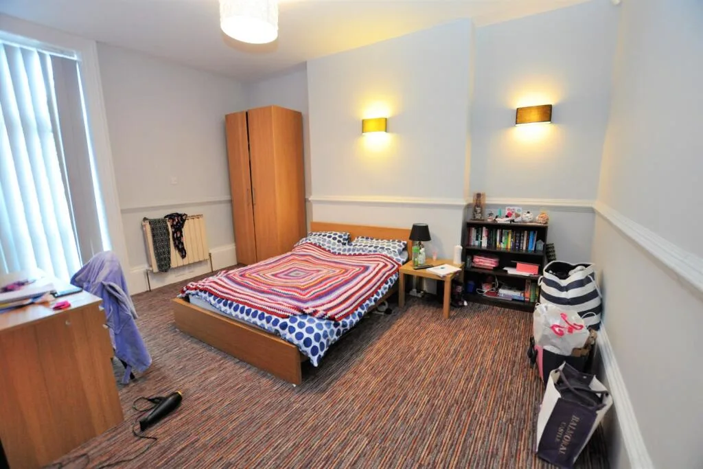 8 bedroom terraced house for rent