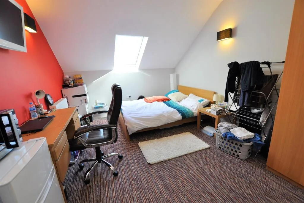 8 bedroom terraced house for rent