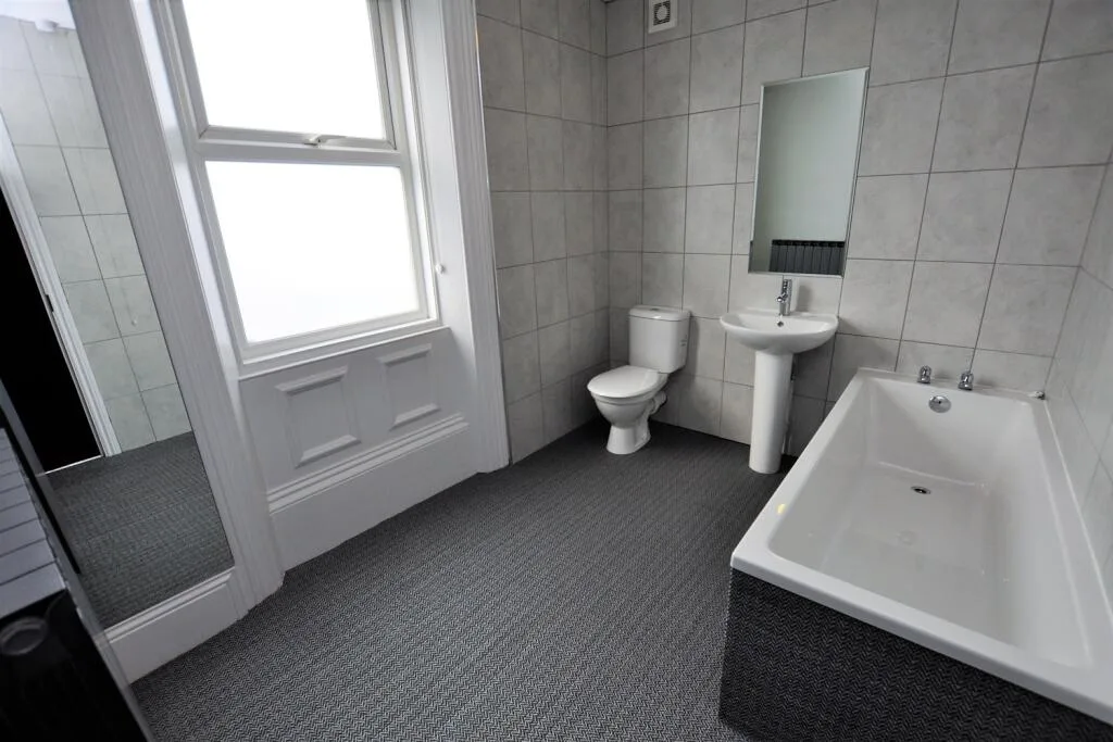 8 bedroom terraced house for rent