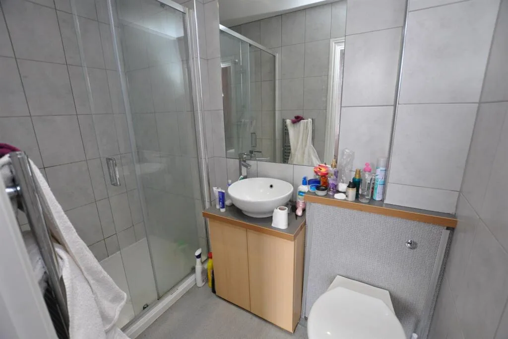 8 bedroom terraced house for rent