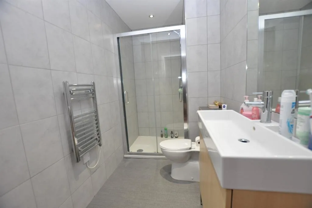 8 bedroom terraced house for rent