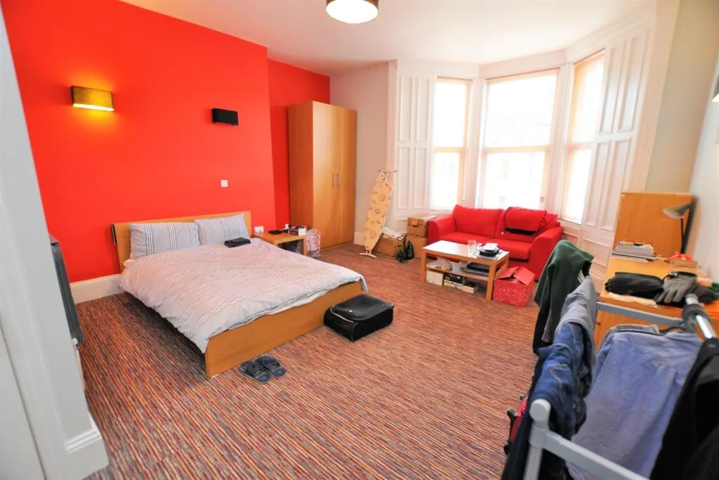 8 bedroom terraced house for rent