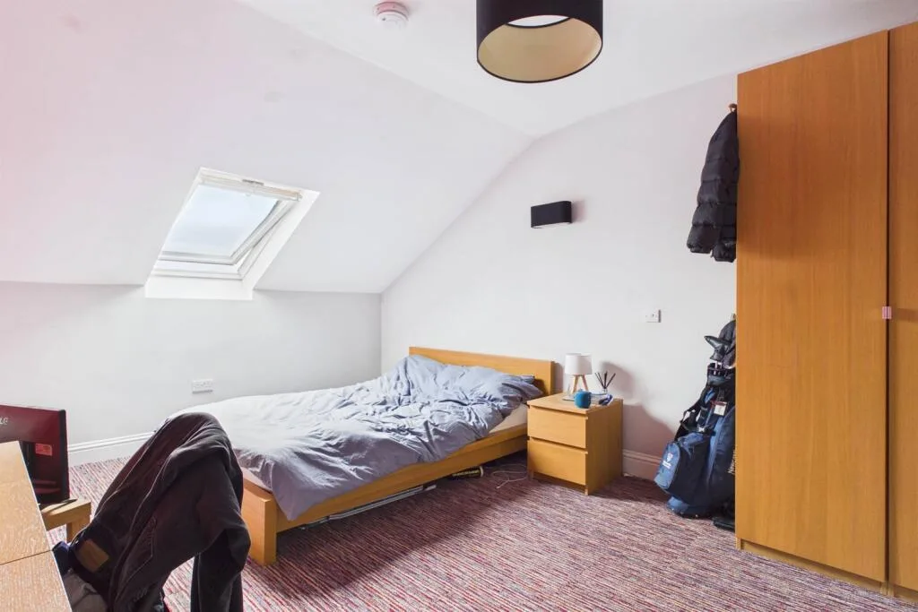 8 bedroom terraced house for rent